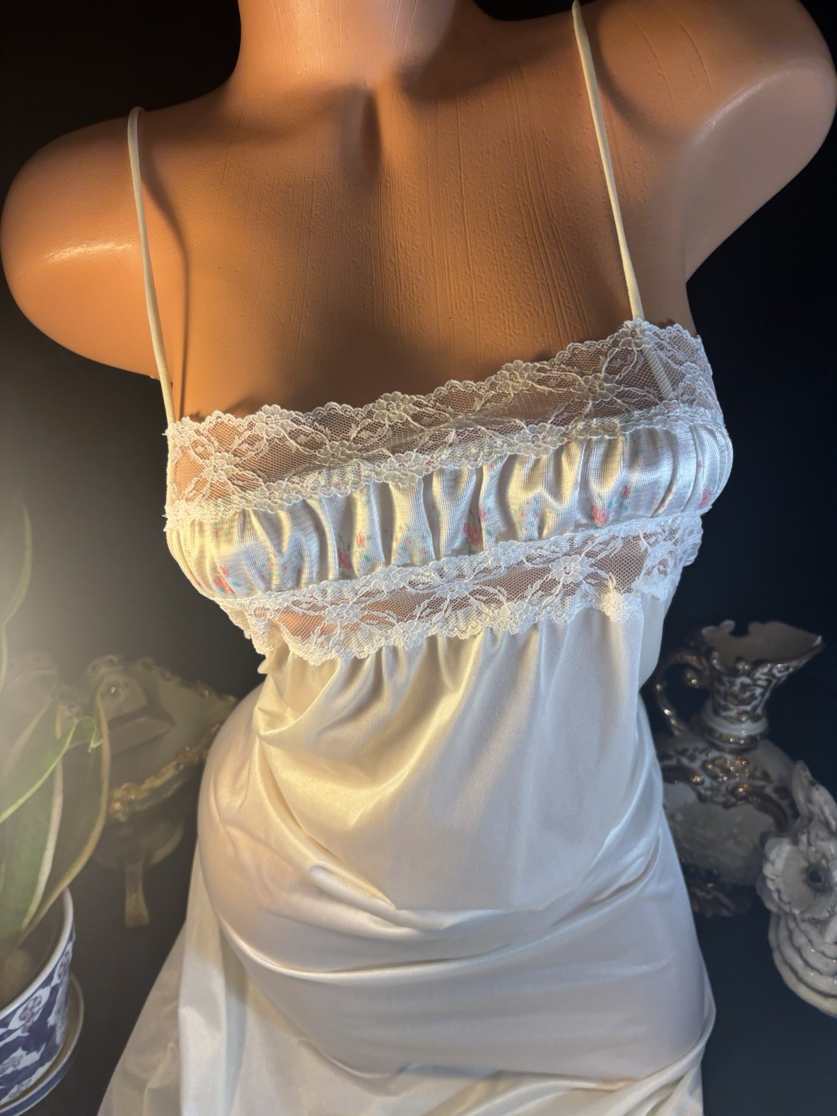 Vtg SILKY SOFT LONG FLORAL LACE RUFFLE GOWN NIGHTIE NIGHTGOWN