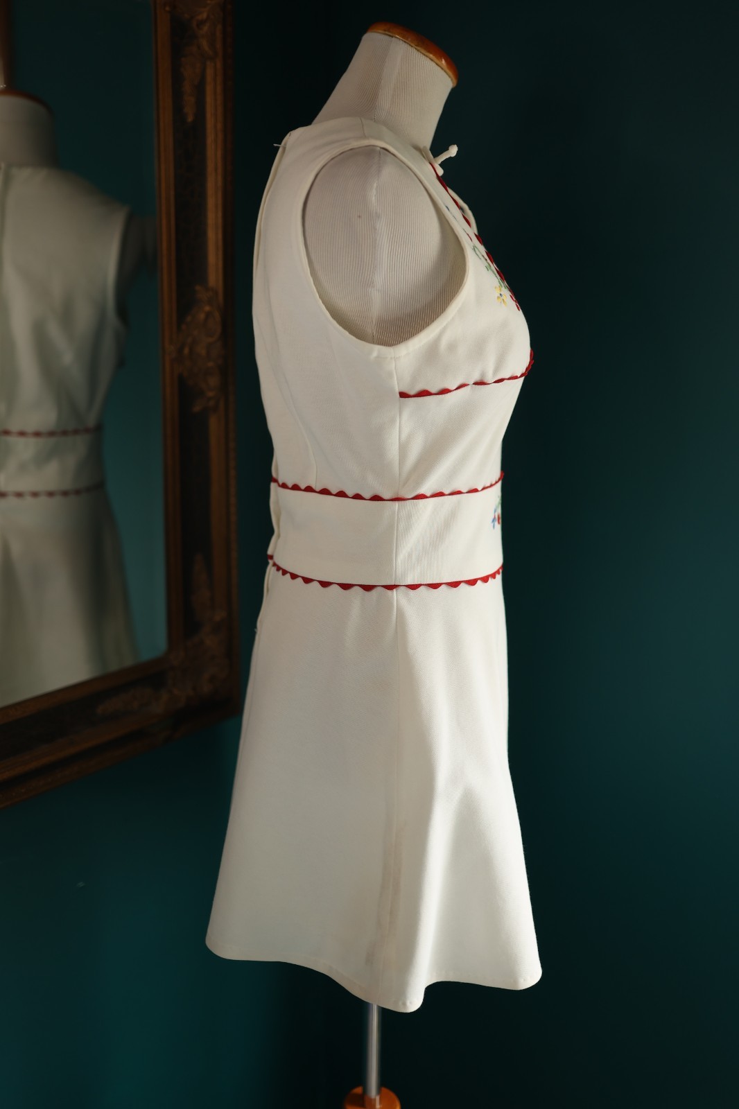 Vintage Rare 70s Point Set Sleeveless Tennis Dress Embroidered Floral Midsommar