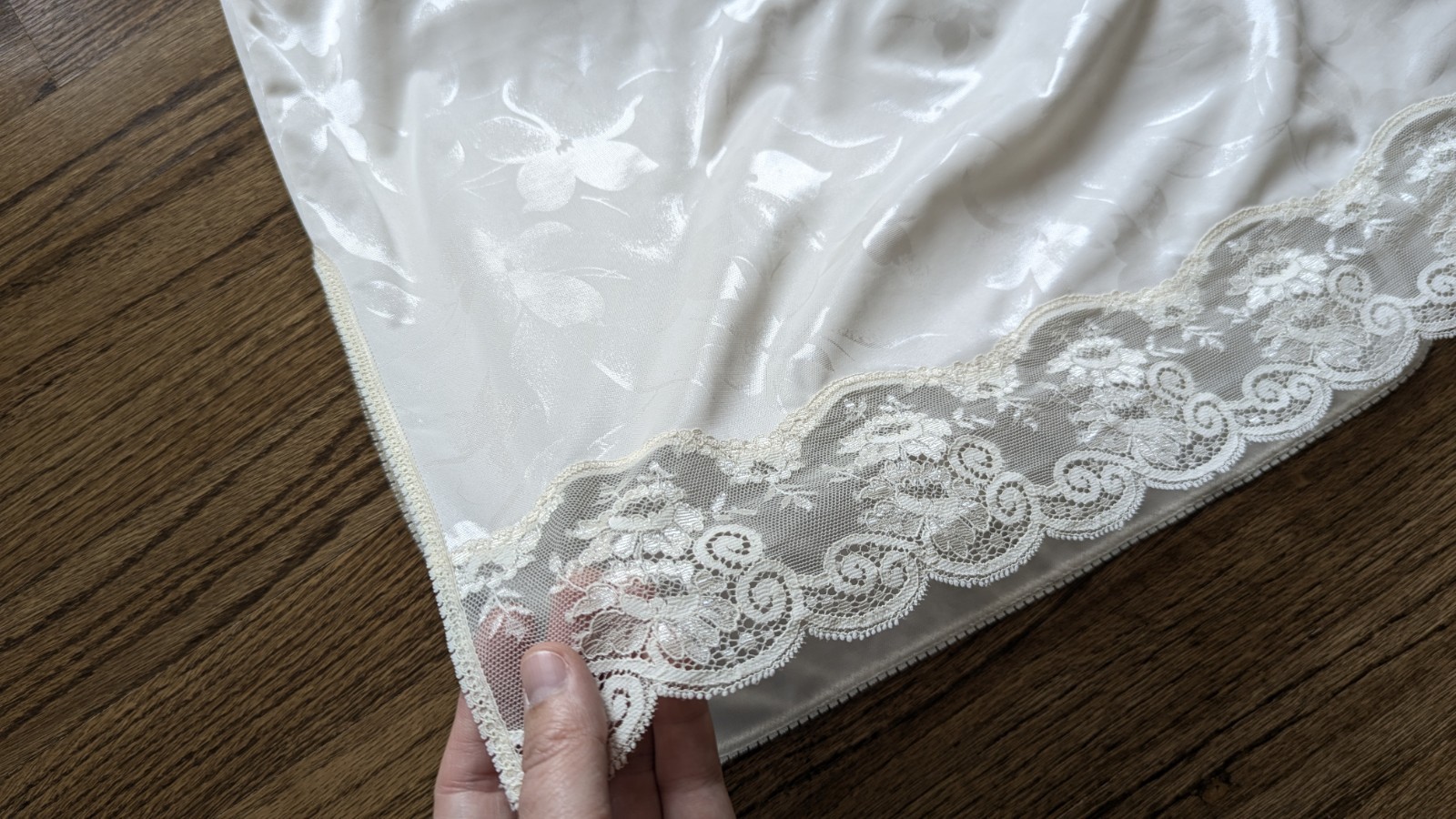 Vintage JCPenney „Intimate Thoughts” Slip L NWOT Lace Trimmed Nylon USA 1990s