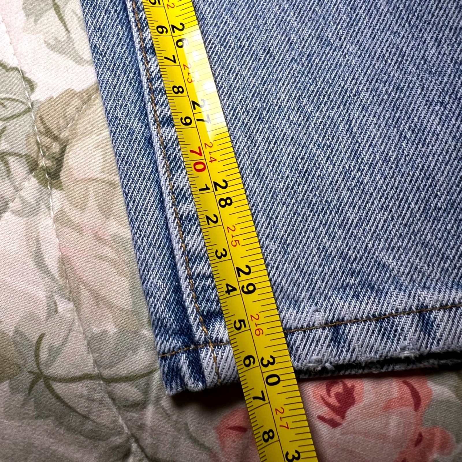 Size 26″ 1991 Levi 550 Relaxed Fit Tapered Leg Light Wash Vintage Jeans