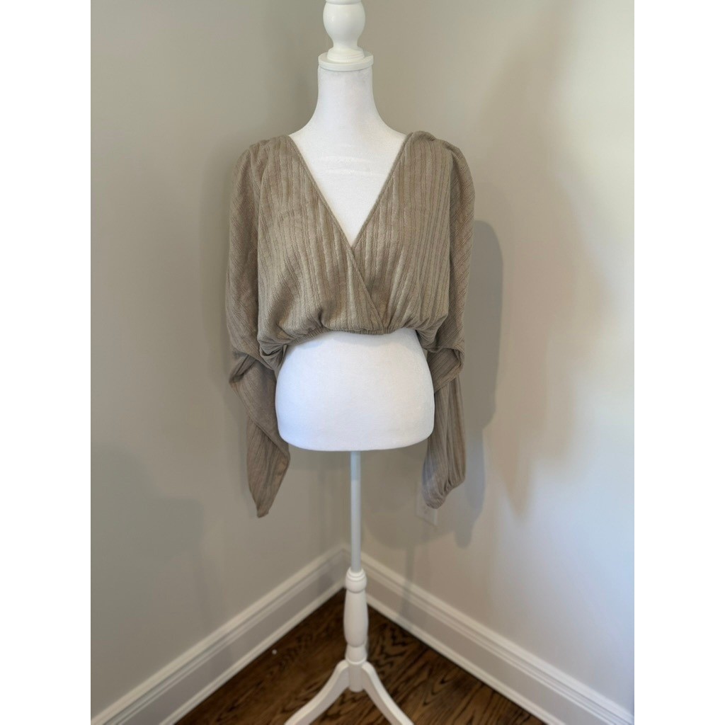 Vintage Havana Long Sleeve Cropped V Neck Top Tan Textured Fabric Size M