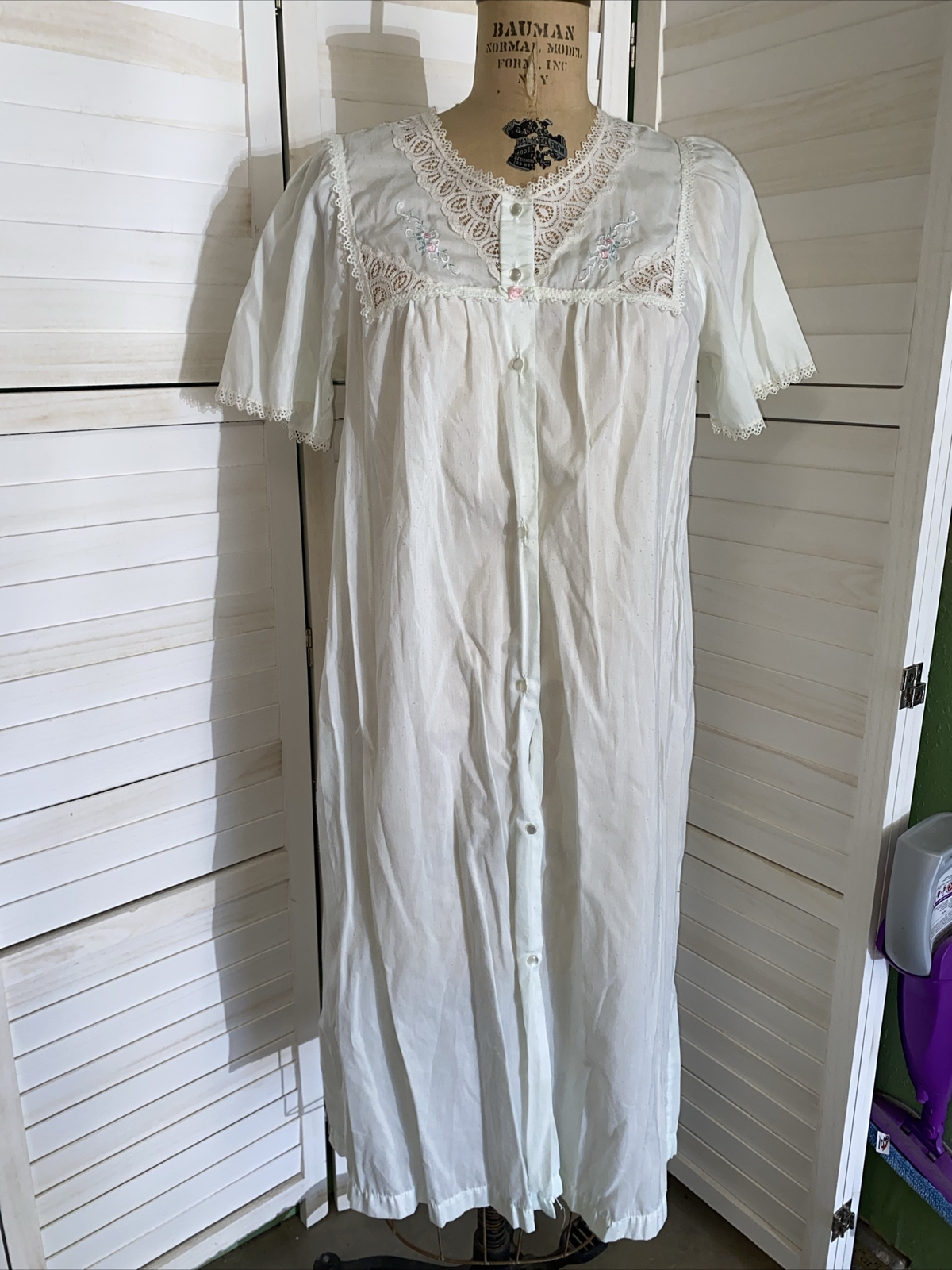Vintage Vanity Fair Ladies 100% Cotton Lt.Green Short Sleeve Nightgown USA Large
