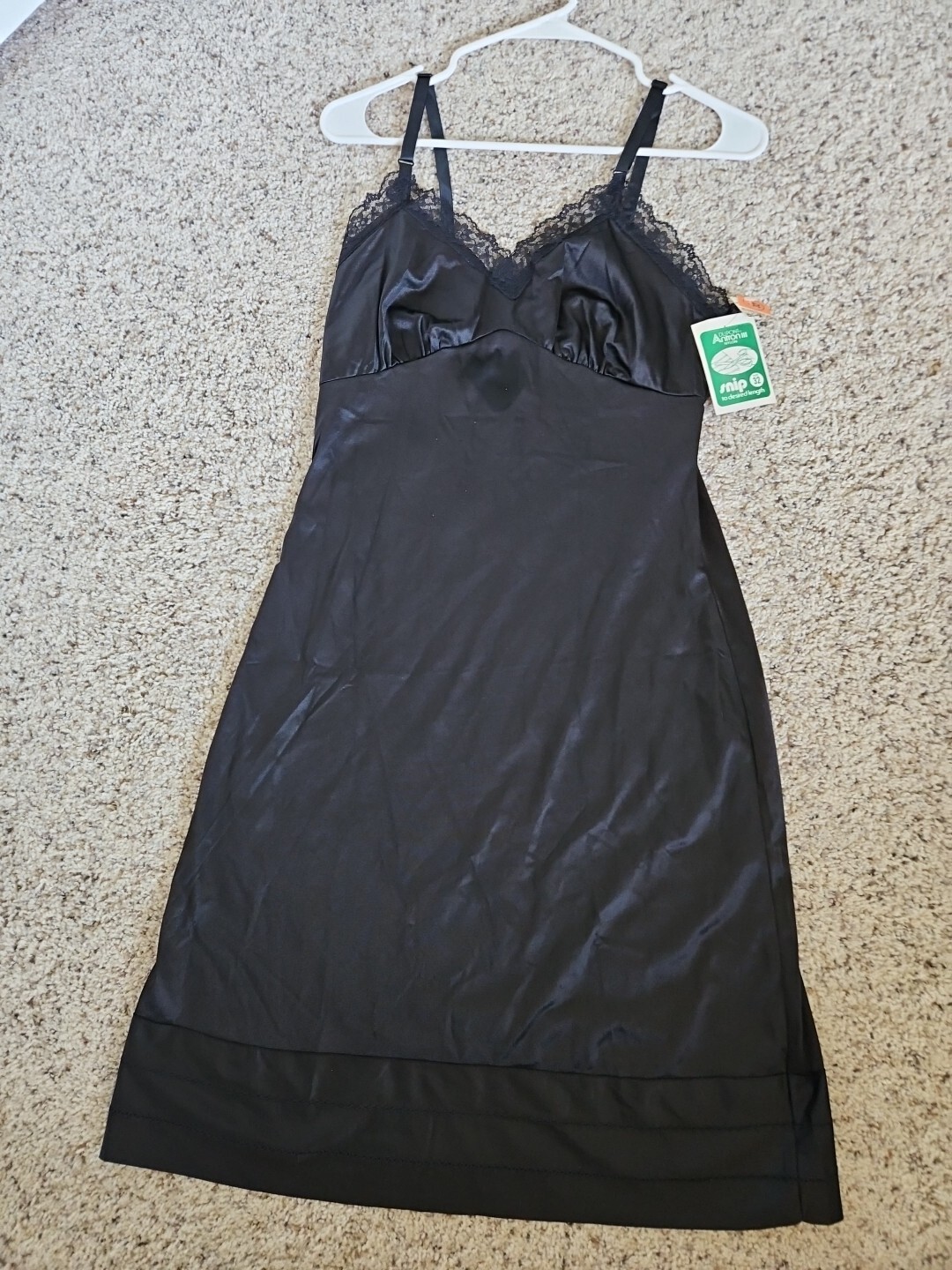 RARE New w/ Tags Vintage Bradley DuPont Antron III Nylon Slip Size 32 Black