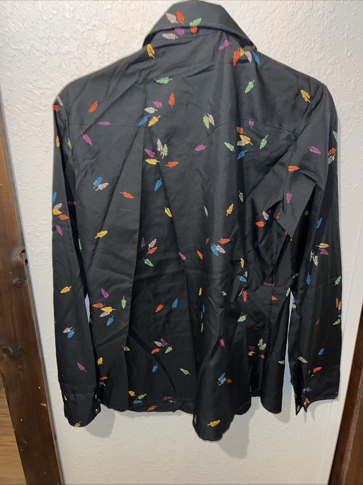Vtg Women’s Tem Tex Pearl Snap Shirt Size 16/38 Black With Feather Design
