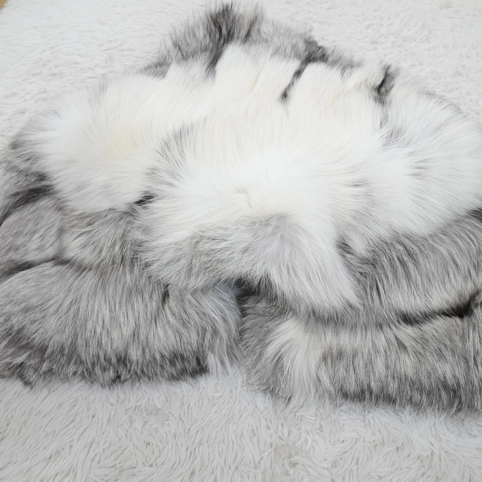Platina Fox Long Coat – SAGA ROYAL FOX Soft and fluffy Vintage Fur Japan