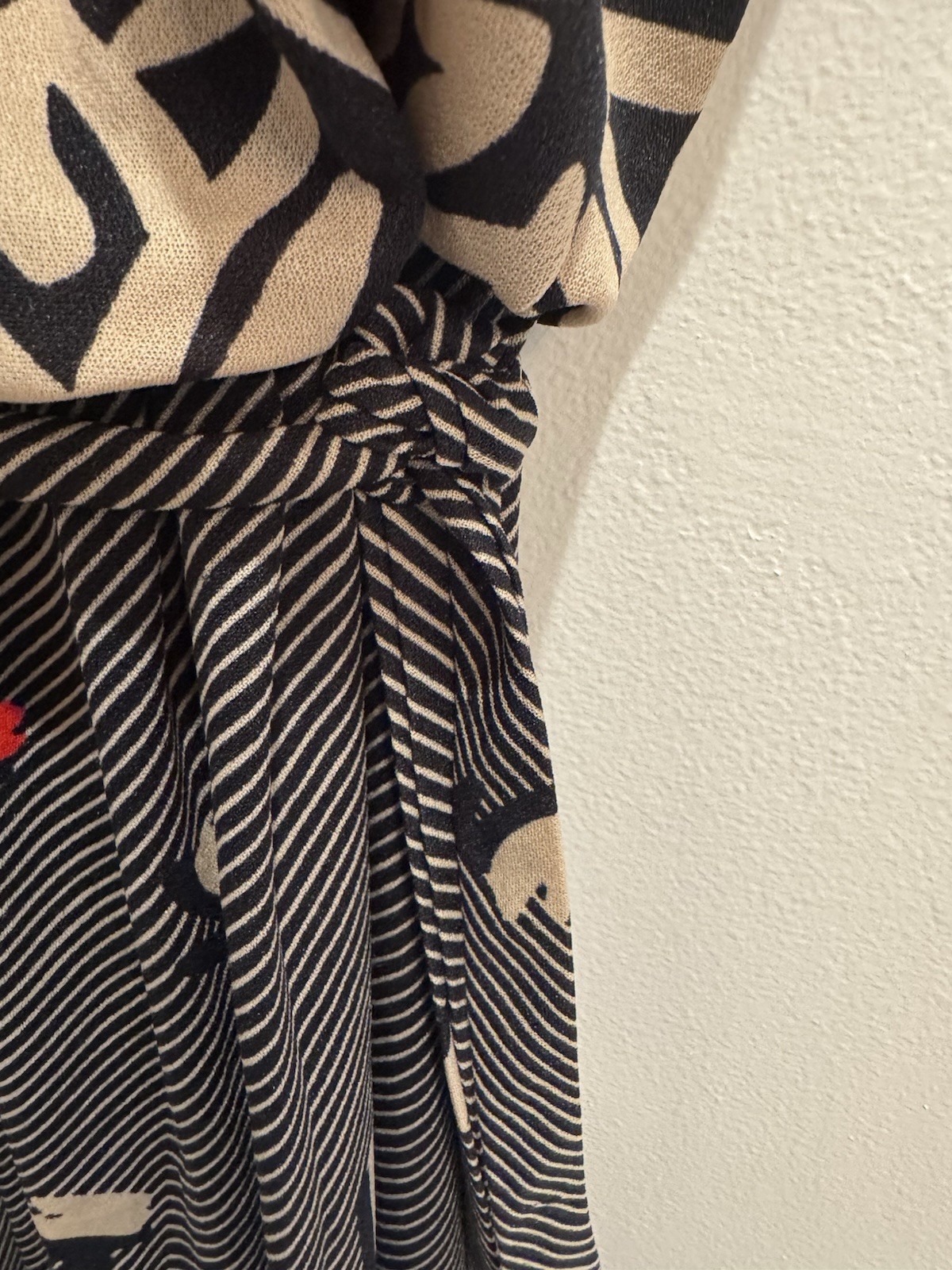 VTG 1980s Dress Black Beige Red Abstract Stripes Short Sleeve Teacher Normcore
