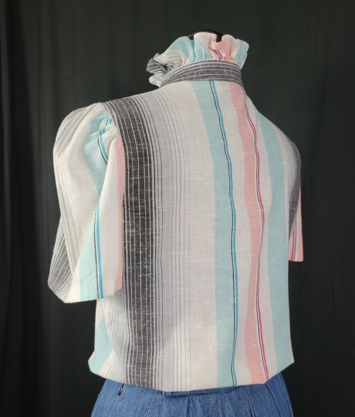 Vtg Lucky Winner White/Blue/Pink/Grey Striped S/S Top w Ruffled Collar Size M?
