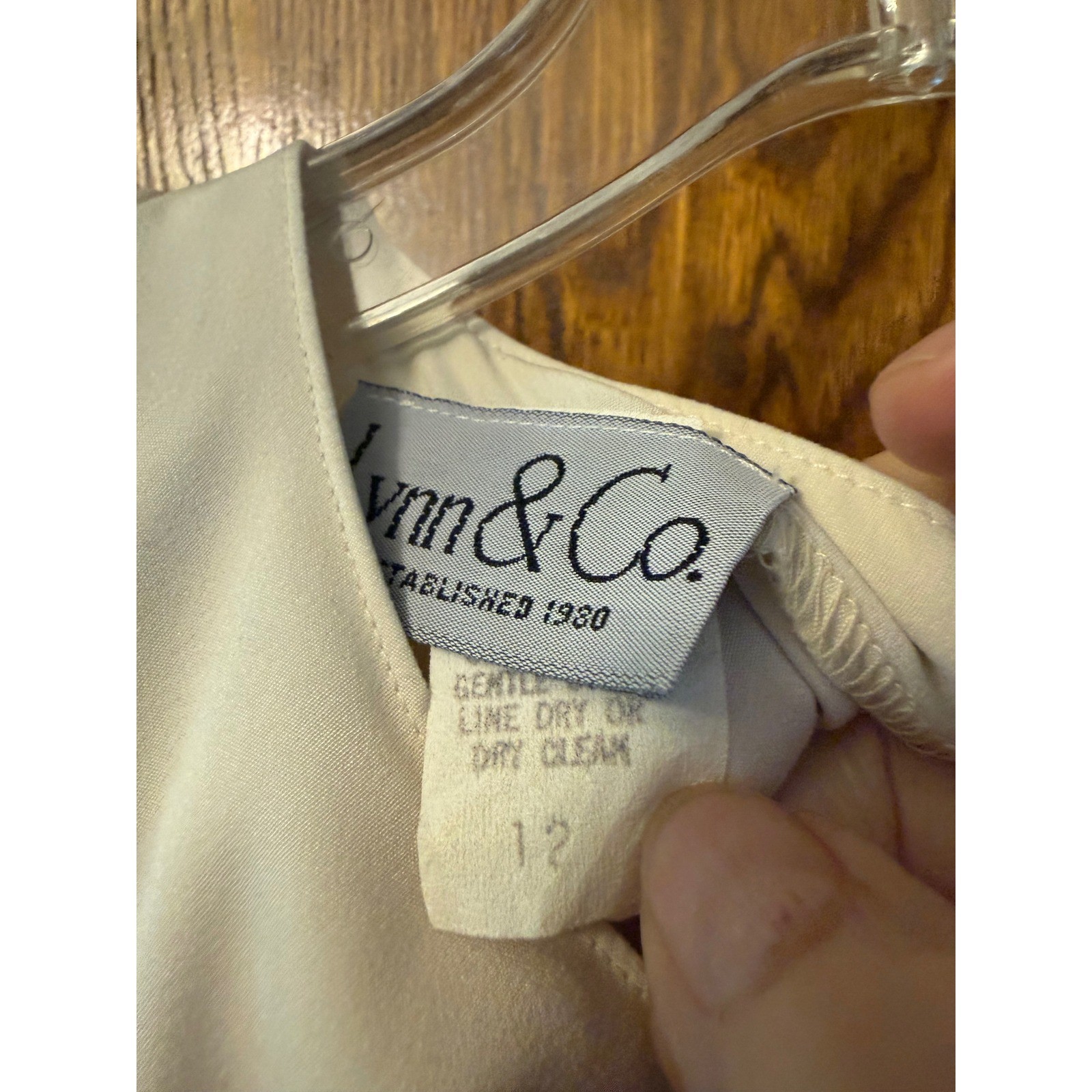 Lynn & Co Vintage Cream Long Sleeve Blouse Back Zipper Button Cuff Top Size 12