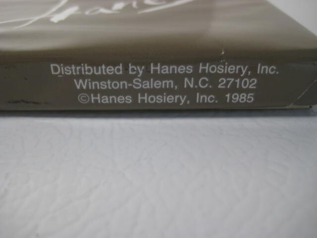 Hanes Walking Sheer Stockings 530M Town Taupe 10.5 M 3 Pair NEW