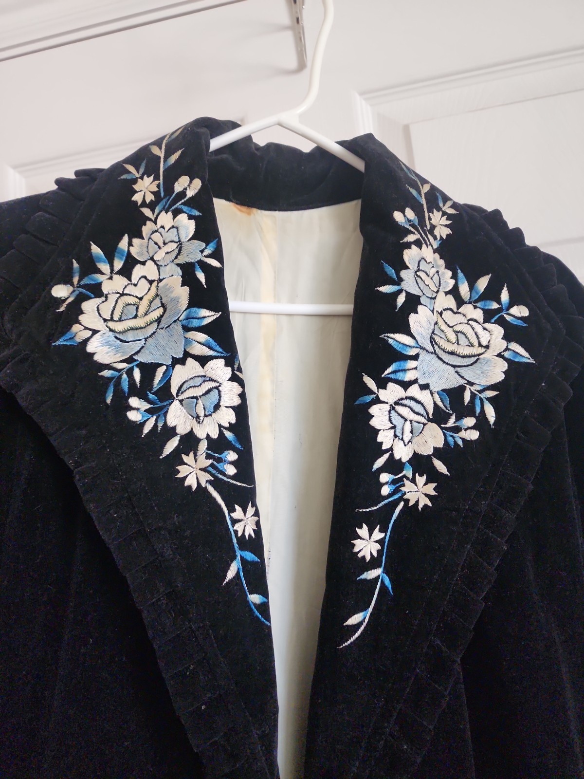 Vintage 1950s Japanese Souvenir Velvet Robe Coat Embroidered Bird Floral…