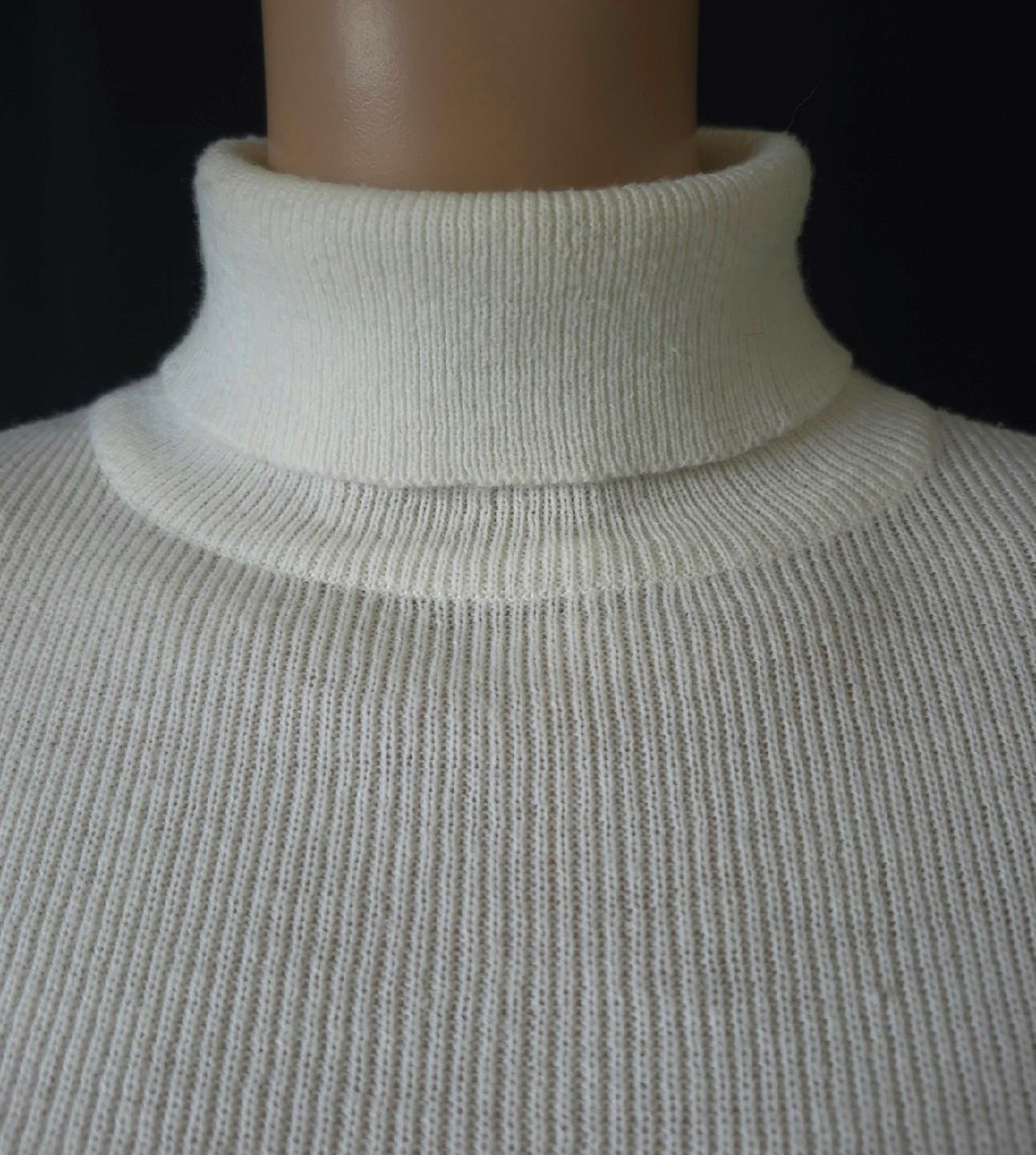 BOHO 1970s vintage IVORY WHITE SKINNY RIB KNIT TURTLENECK SWEATER – S / M