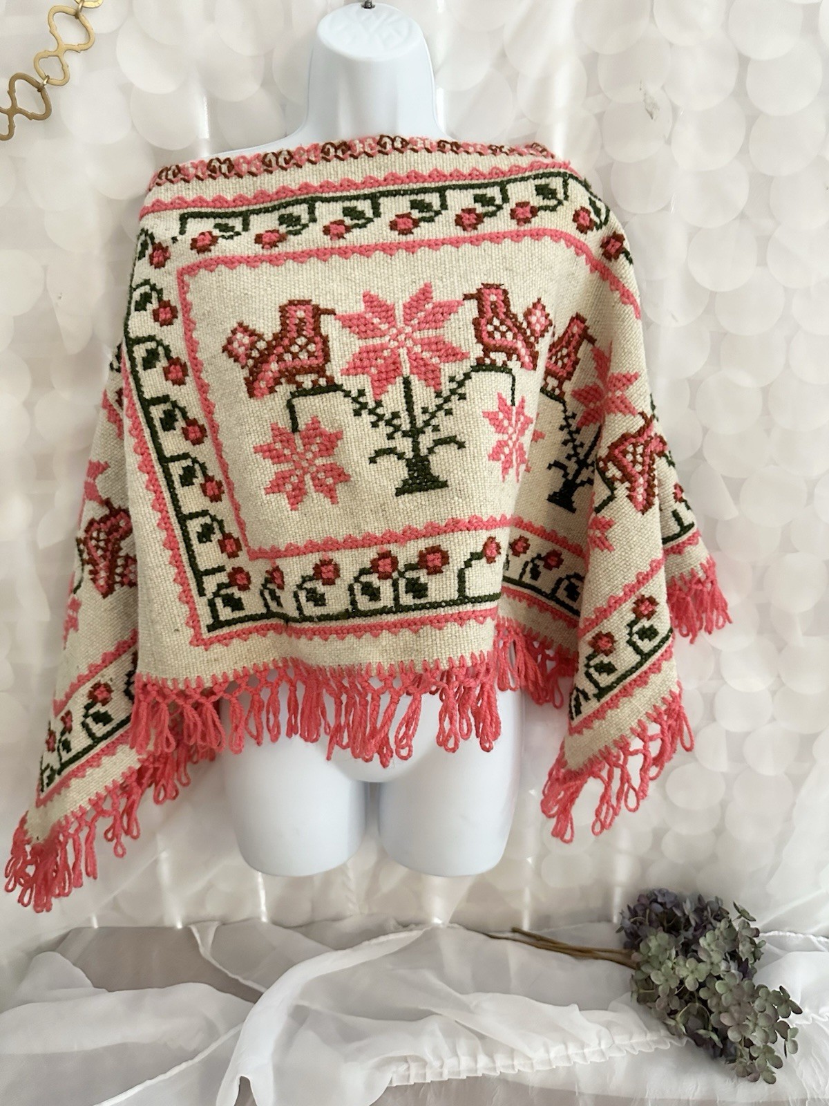 Vintage 70’s Wool Fair Isle Poncho Med Cape Boho Hippie Beige Pink BIRDS FRINGED