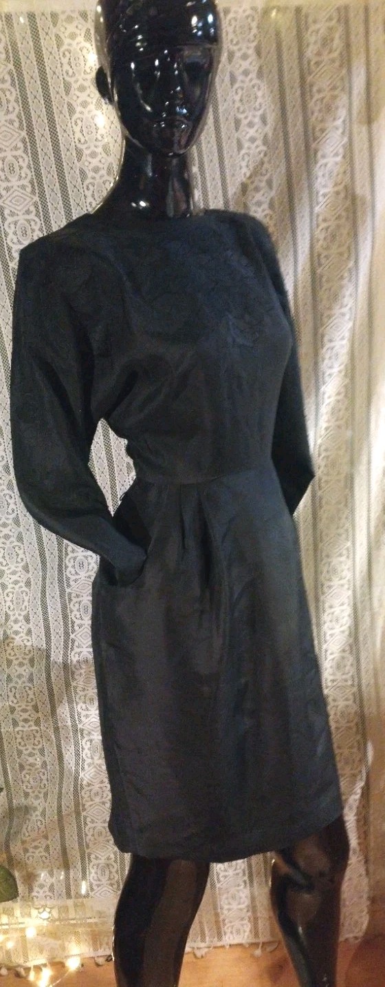 Vtg. Silk Studio Black Long sleeve Working Girl Dress. Sz Sm. Embroidered Leaves