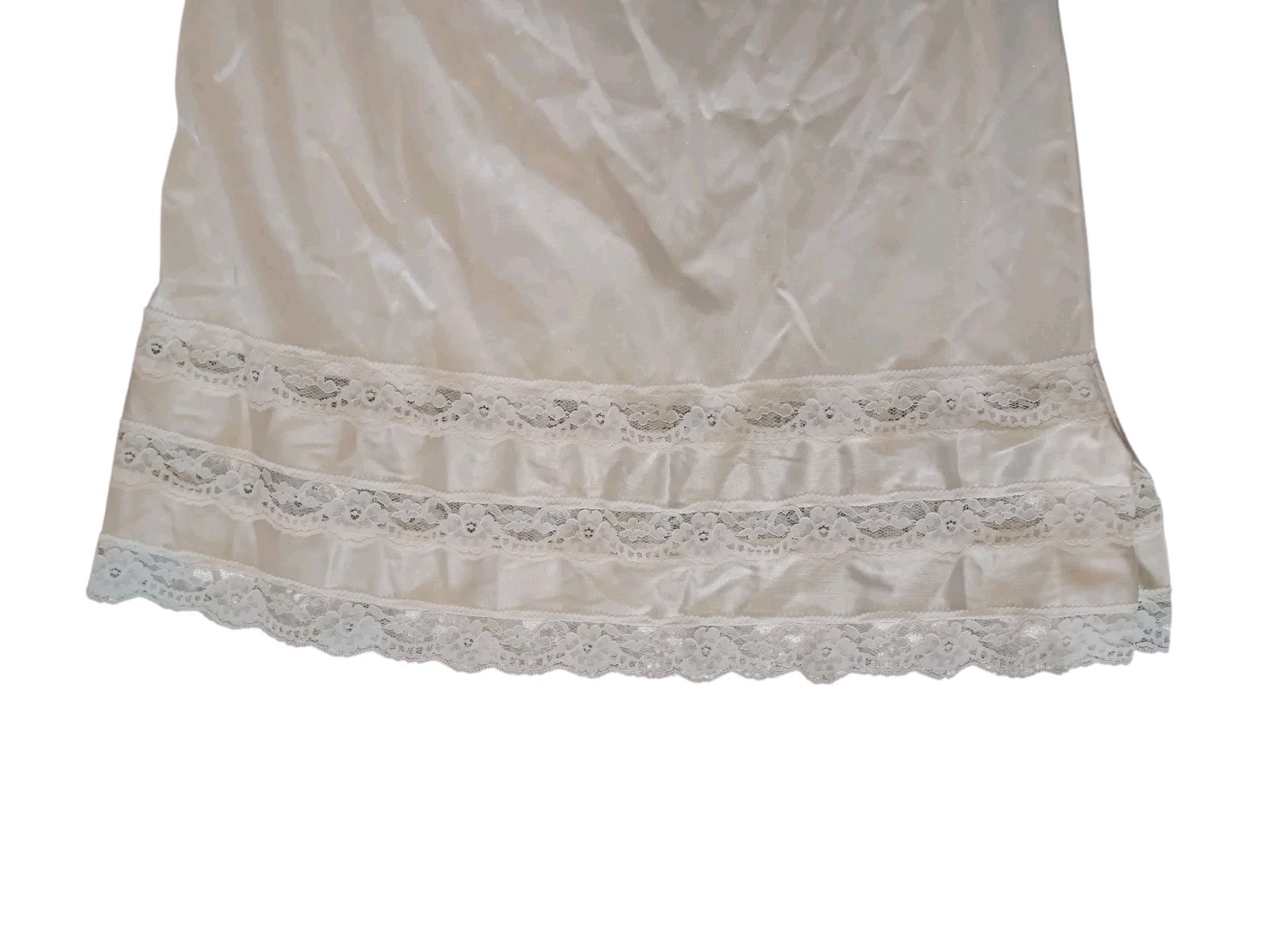 Vtg Beige Slip with Lace Bottom and Elastic Band Sz Sm Snip it Mervyns M2080