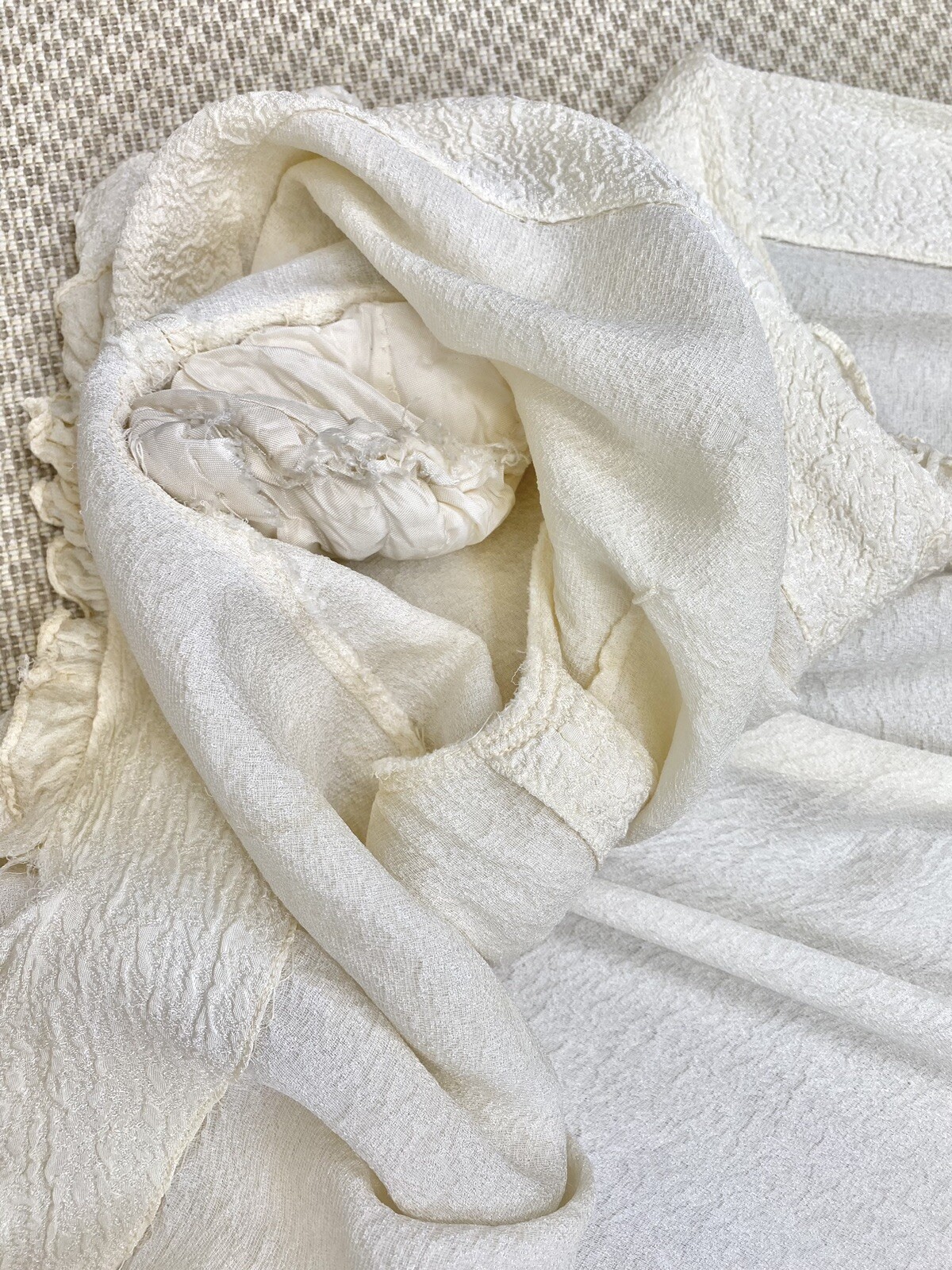 Antique 1930s Pale Cream White Robe Dressing Gown Silk Rayon Ruffles Detail