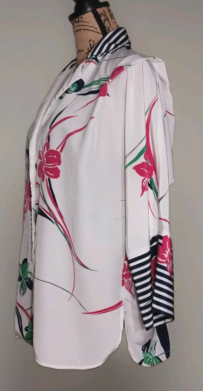 Vintage Siasia New York – White Floral Button Front Polyester Blouse Size Small
