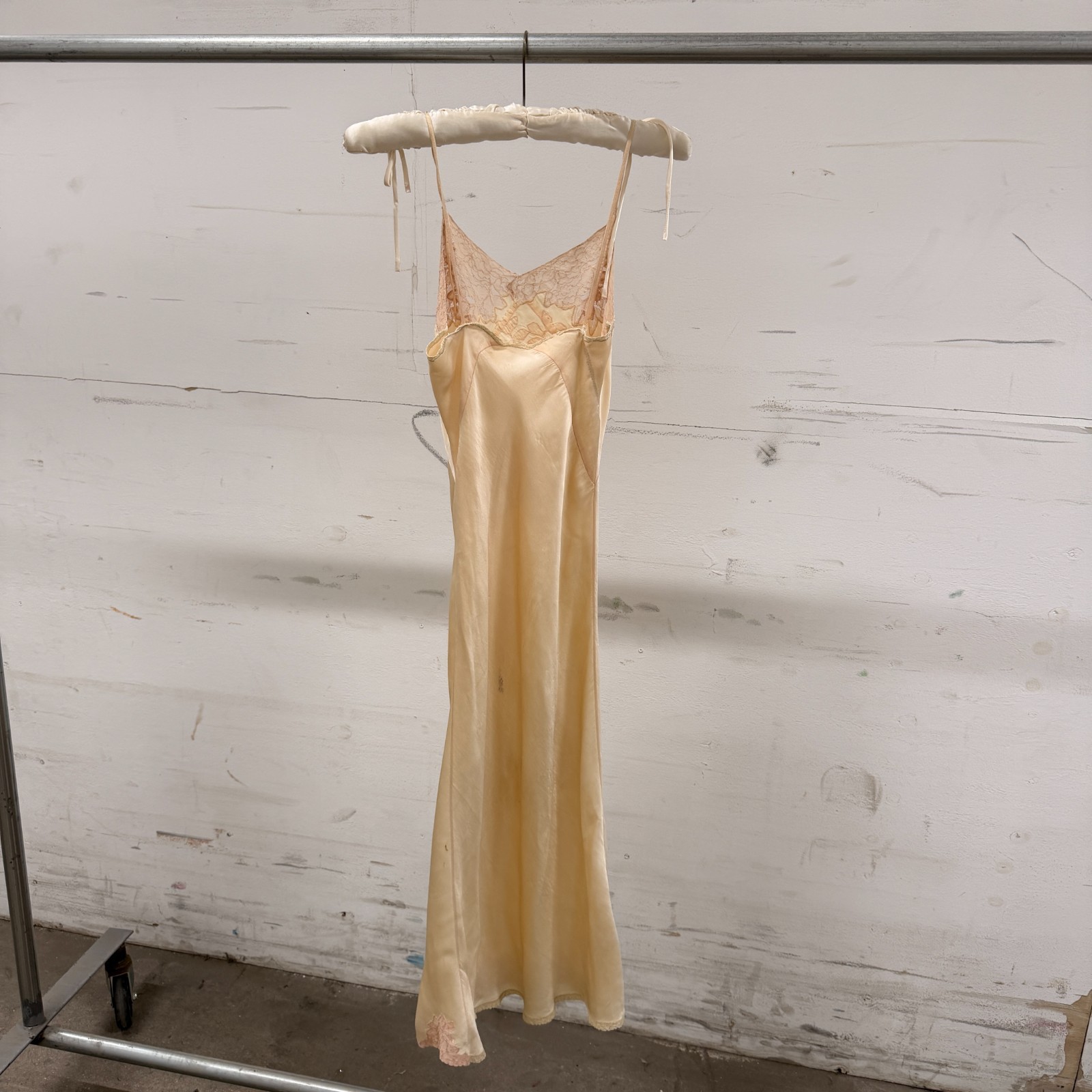 Vintage 1930s Cream Silk Satin Slip Dress Bias Cut Floral Lace Bodice Midi Gown