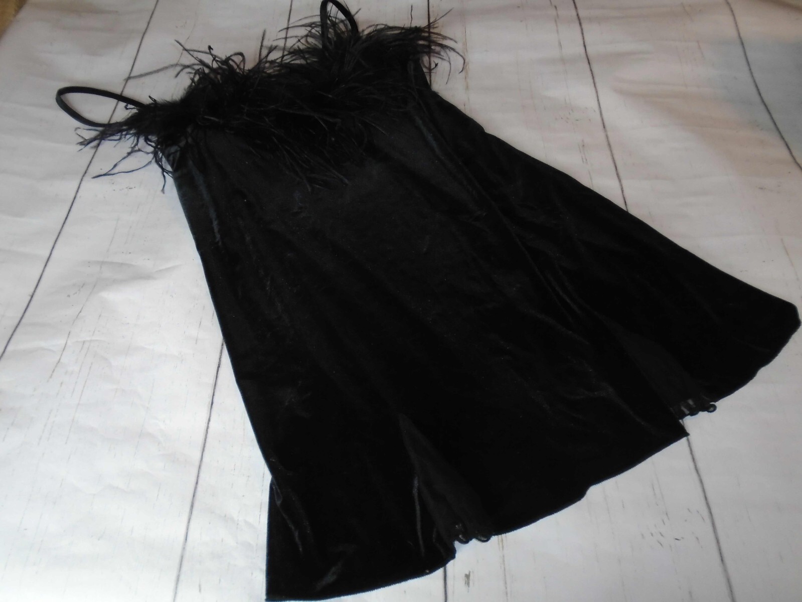 Black Velvet & Feathers Vtg 90’s Women’s INTIMATE ATTITUDES Lingerie Nightie XL