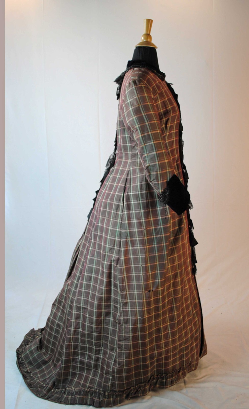 1850 CHECKED PLAID SILK TAFFETA DAY DRESS, HOUSE DRESS