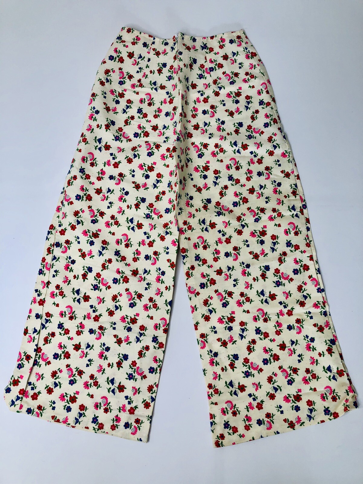 VTG 60’s Womens Pants Culottes Cream w/ Vibrant Flower Power Print