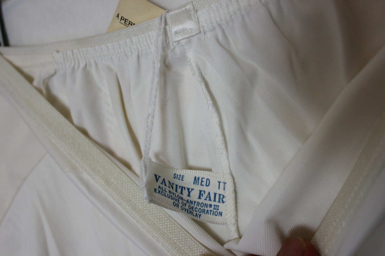 Vanity Fair Vintage Anti-Cling Nylon Tricot Slip Women’s Size M NWT