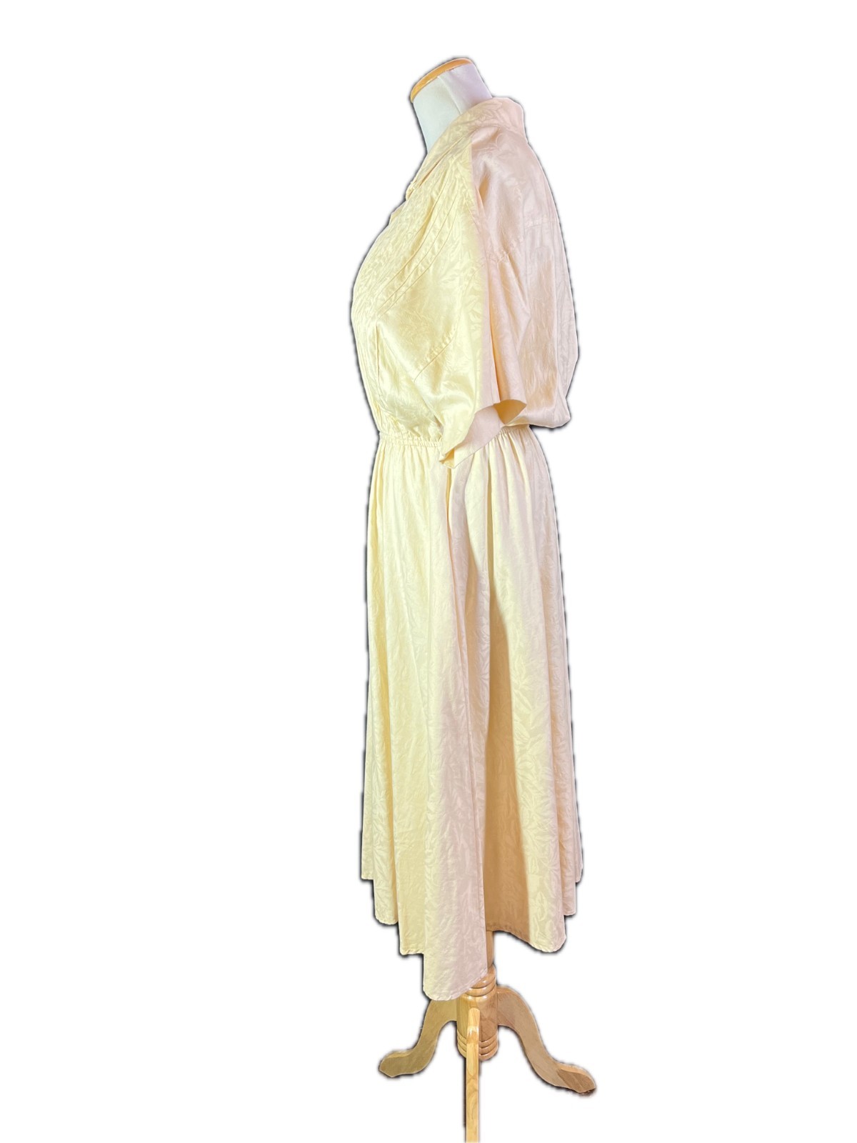 Vintage 1980s Leslie Fay Size 10? Cream Short Sleeve Shirtdress Pockets
