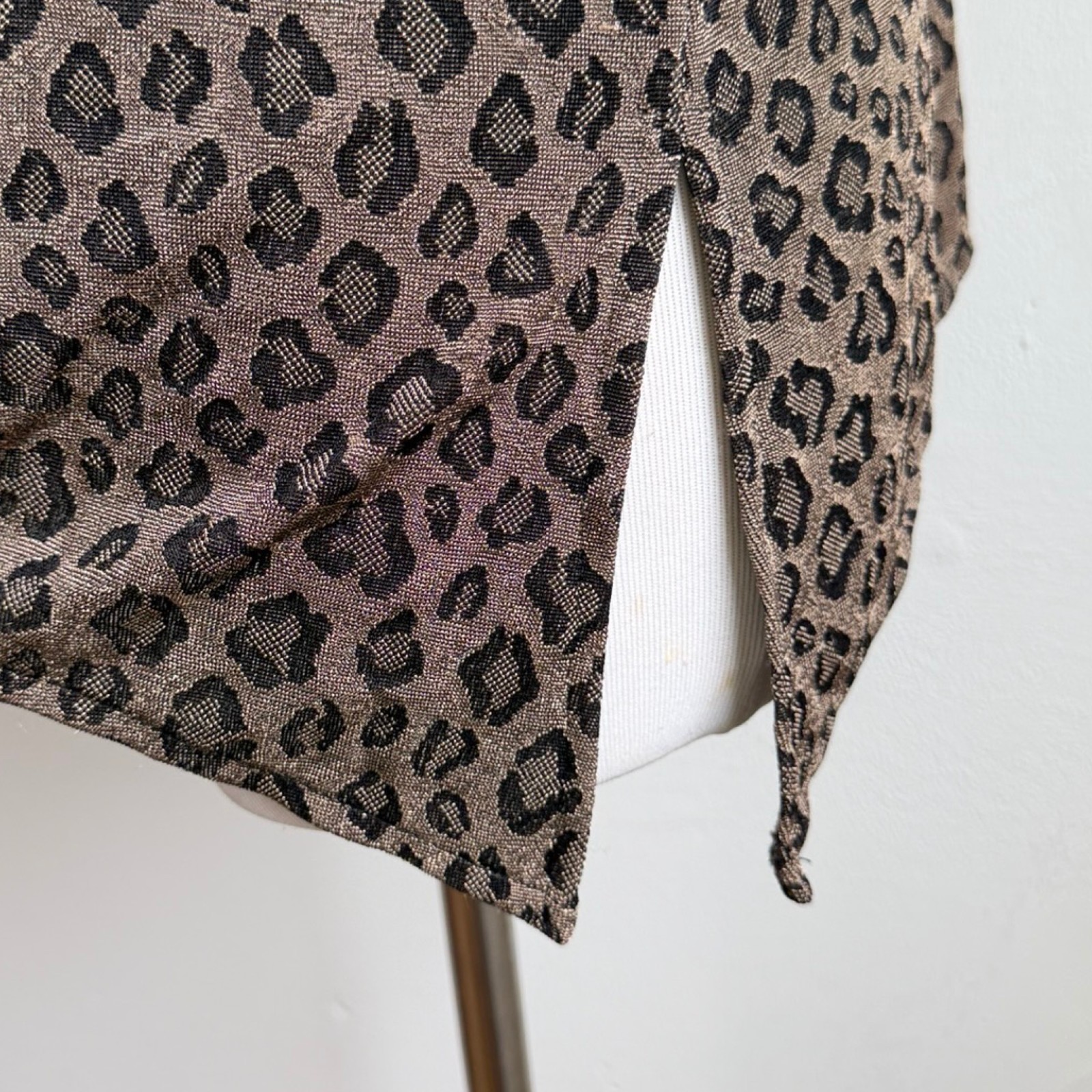 Vintage Leopard Print Stretch Knit Shirt Size Medium 8 Animal Pattern Boxy Cut T