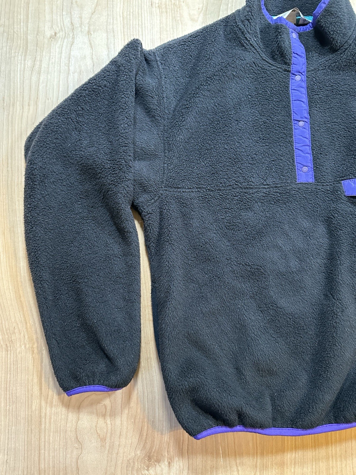 vintage 1980’s EASTERN MOUNTAIN SPORTS fleece pullover BLACK womans purple MED