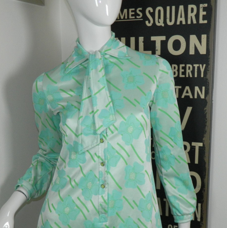Leslie Faye Dress Trevira Star Size Small Green Vintage 1970s Novelty Knit Bow