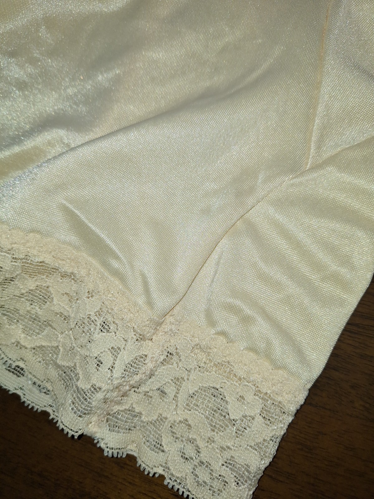 Vintage Rago Slip Shorts Satiny Soft Shimmery Lace Trim M style 518