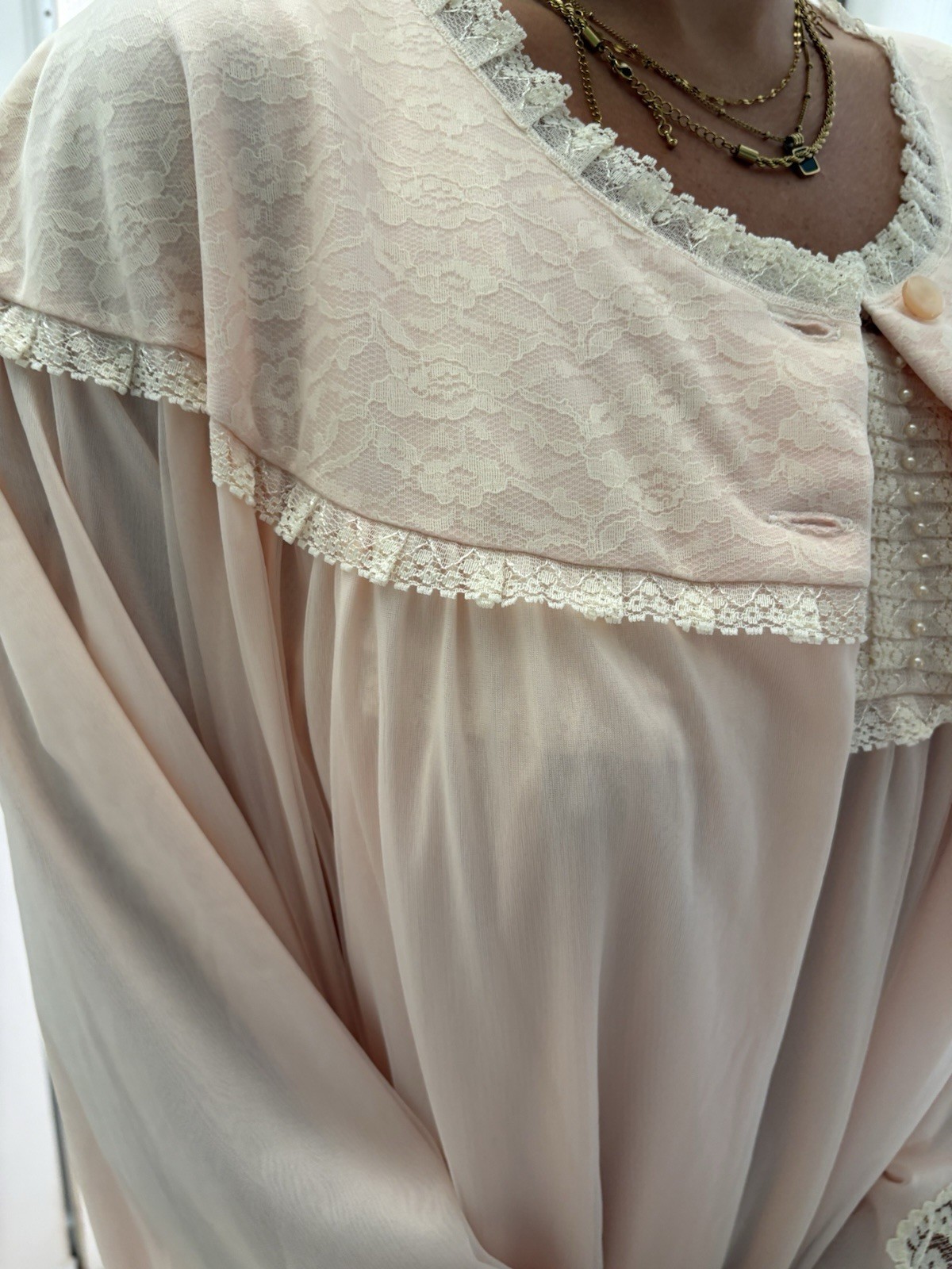 Vtg Pink Blush Evening Gown Lingerie Bridal Boutique Ivory rose Lace Detail