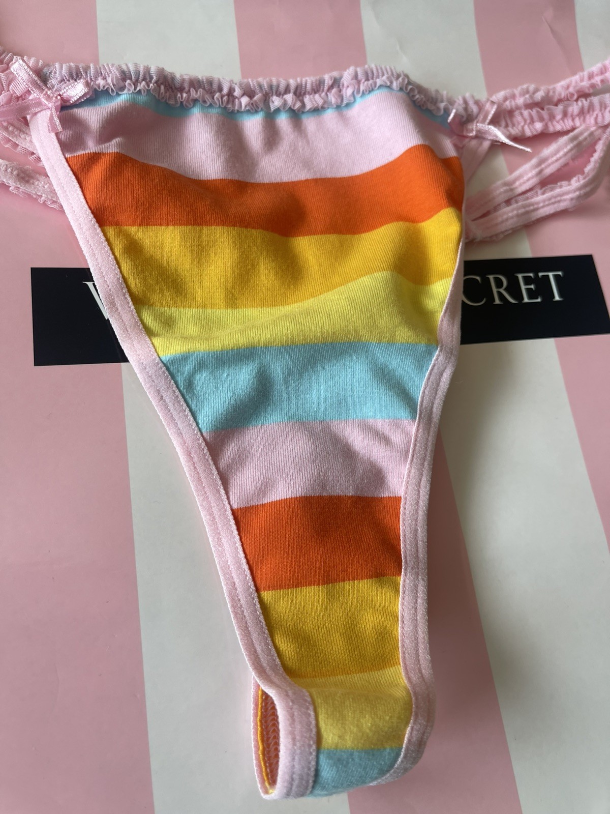 NWOT VTG 2009 Victoria’s Secret PINK – ULTRA RARE HTF THONG -STRIPED MEDIUM