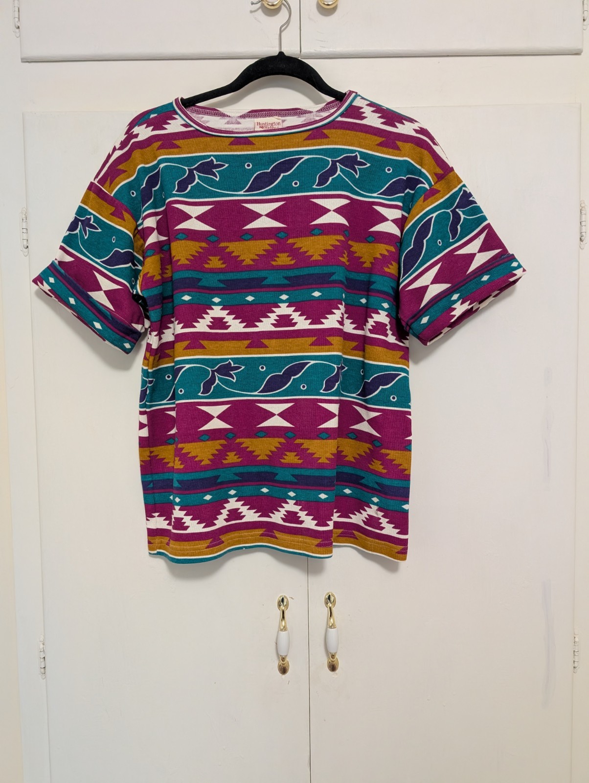 Vintage Geometric Aztec 80s or 90s Huntington Ridge Colorful T-Shirt. Size Sm.
