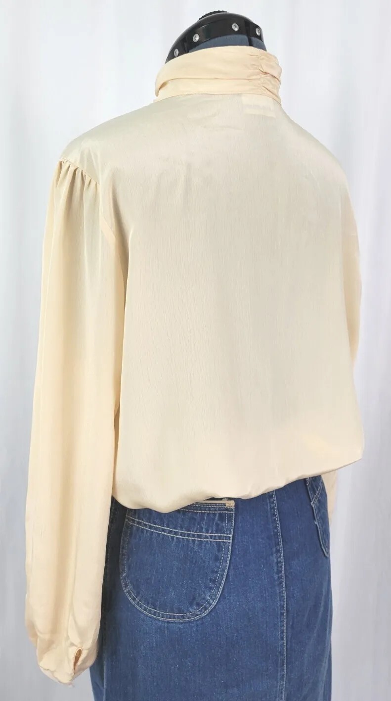 Vtg Paris Station Peachy Cream Blouse w Con Button Down Front Size XL?