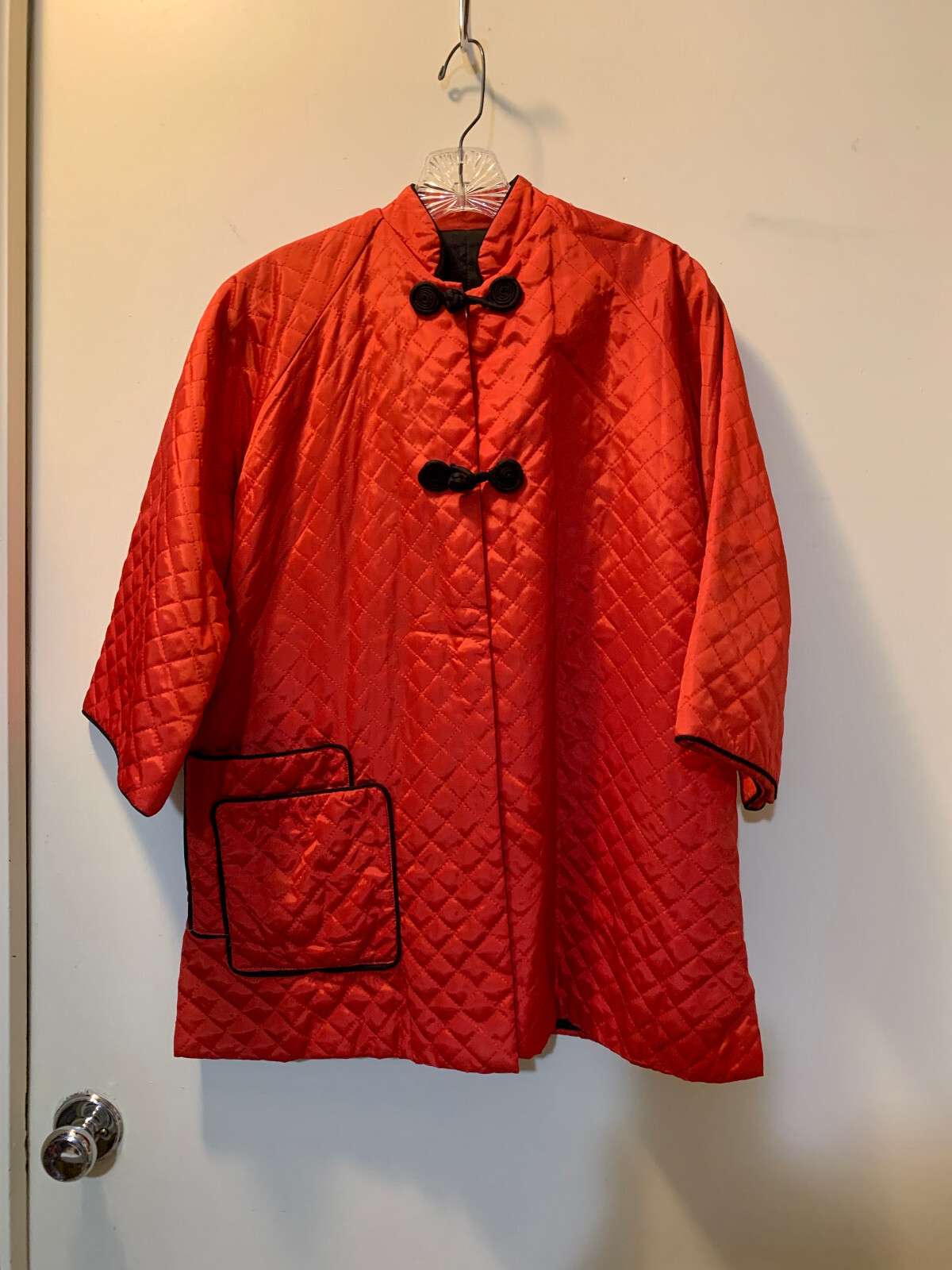 Vintage Joan Iris Red & Black Asian Quilted Bed Jacket / Short Robe – Size 10
