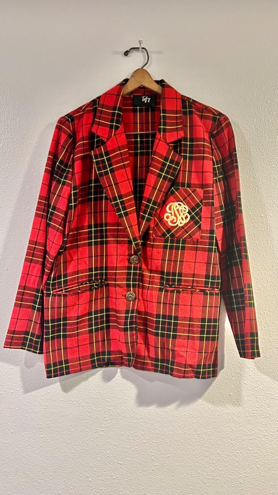 Tofy vintage blazer marked a size 4. Fits S/M but please check measurements.