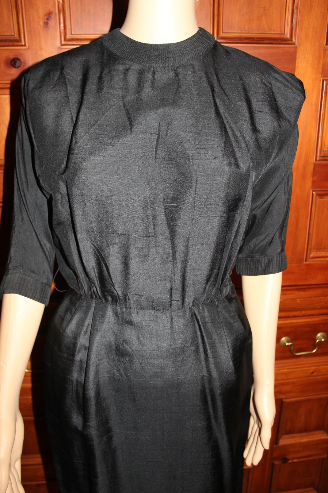 VTG 50’s-60’s PONGEE SILK SIMPLE STYLISH LBD DRESS TAILORED JUNIOR 26″w POCKETS