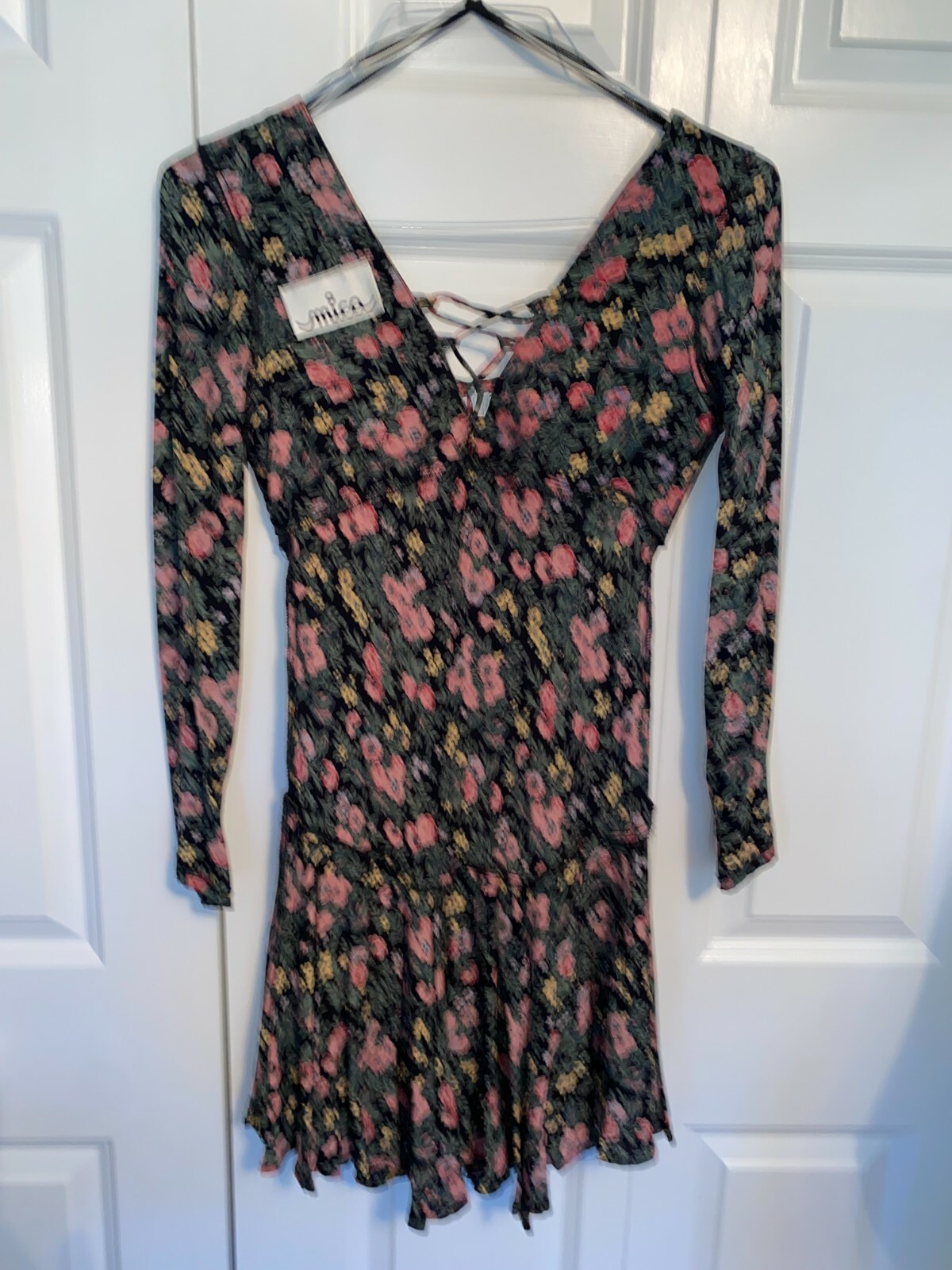 Mica vtg 1990s V-neck V-back short flirty fitted dress black pink flowers Sz M 8