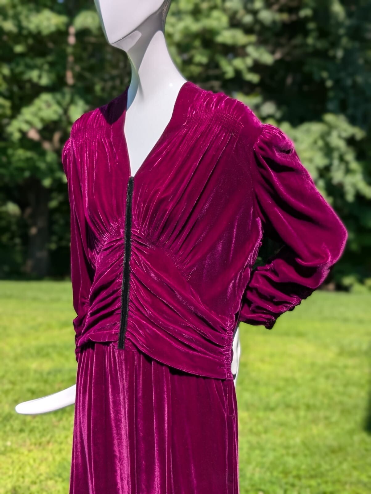 UNUSUAL VINTAGE 1940’S MAGENTA + HUNTER GREEN SILK VELVET DRESS W RUCHING