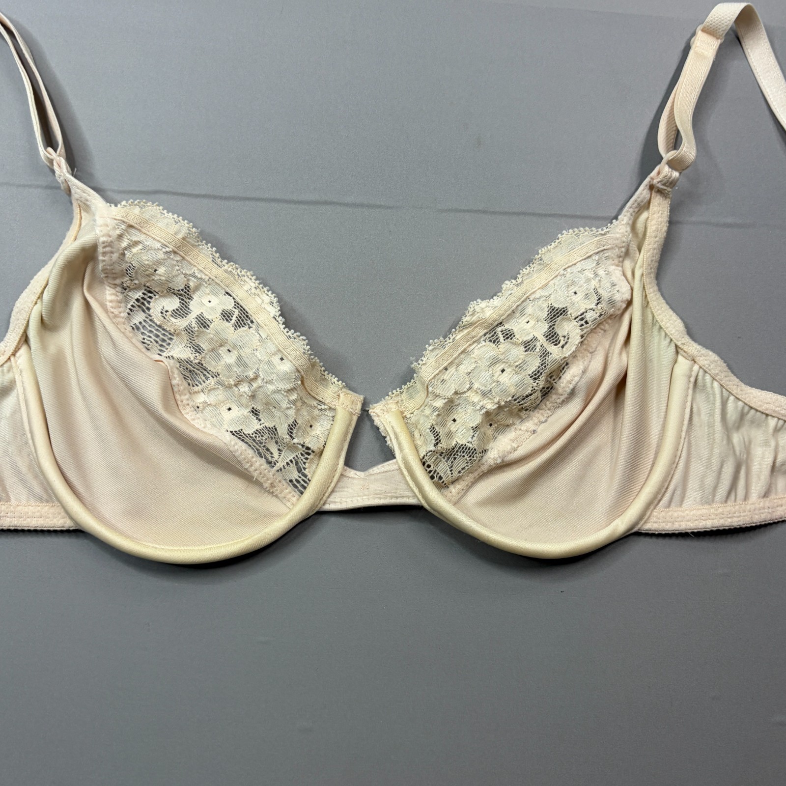 Vintage Vanity Fair Bra 36B Lace Unlined Cup Underwire Delicate