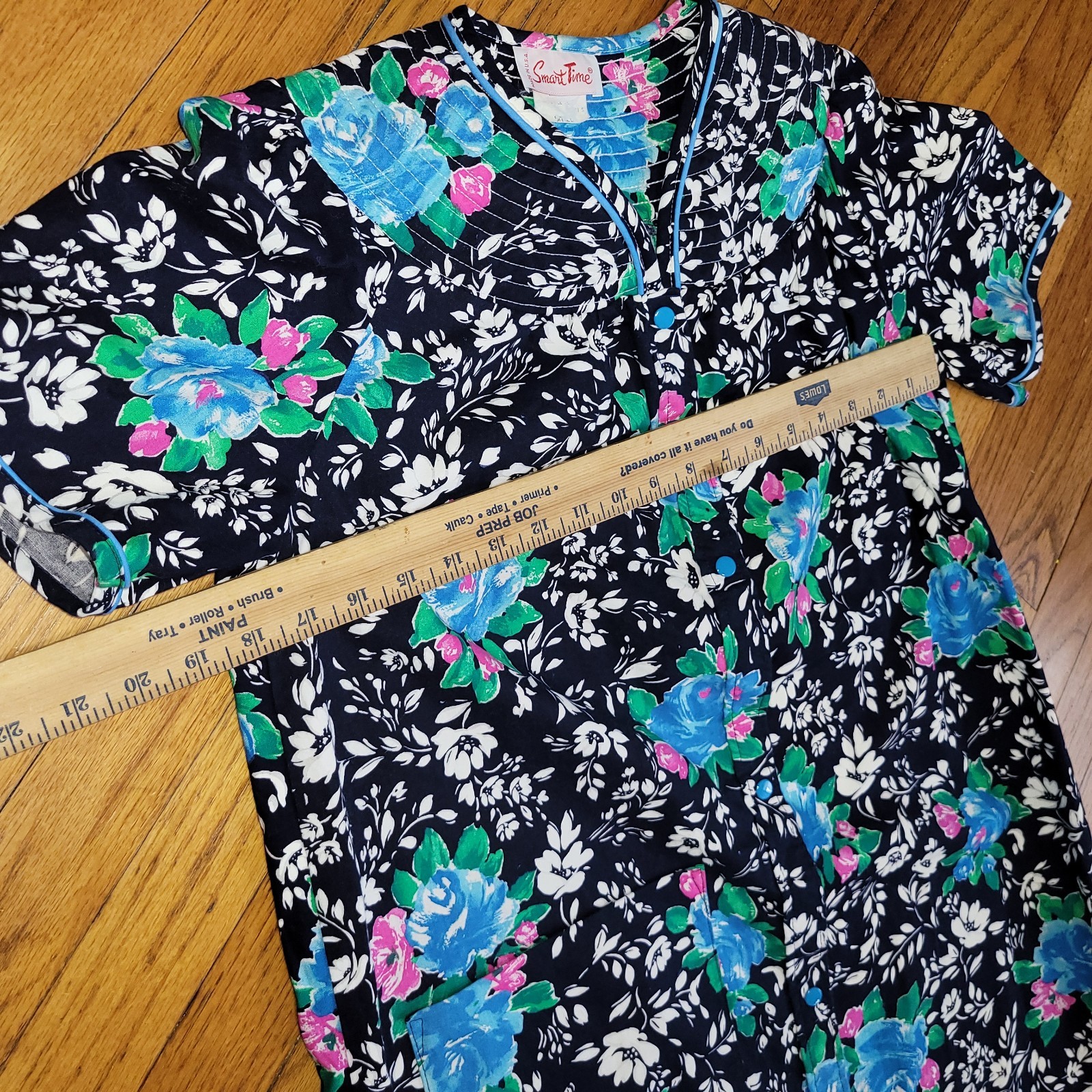Smart Time Vintage Housecoat Dress Robe Bold Floral Made In USA Button Small