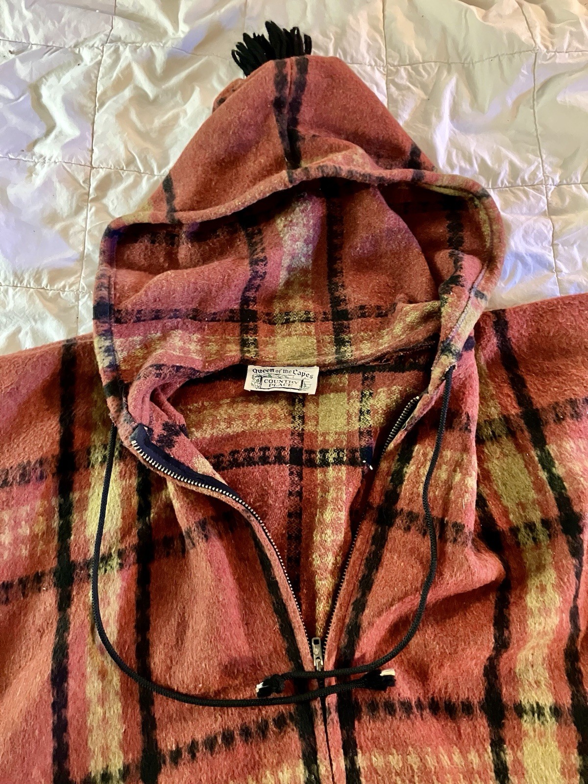 Vtg. XL Womens Queen of the Capes,Country Place Heavy Plaid Cape Hooded Poncho