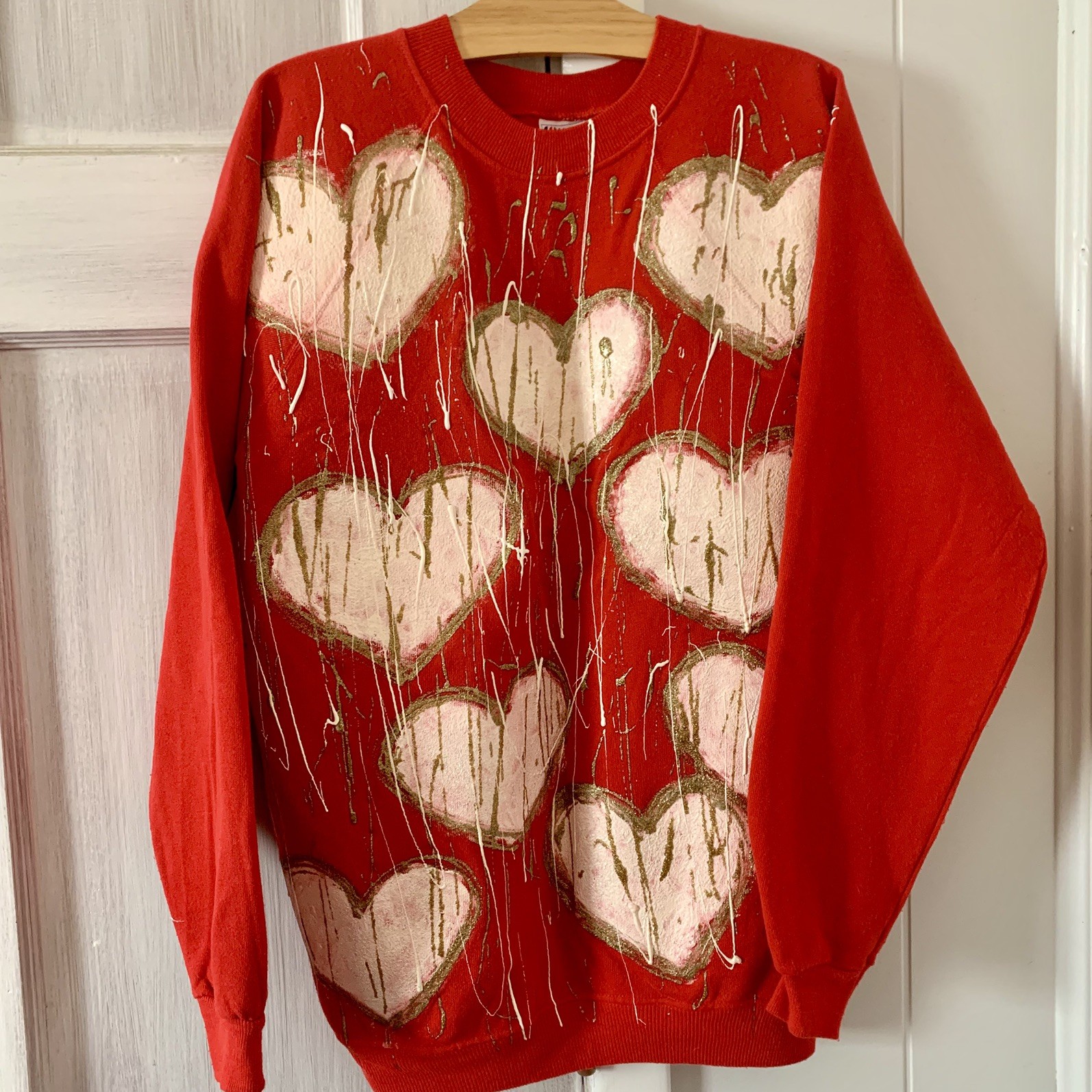 Vintage Valentine’s Day Red Sweatshirt with painted hearts gold paint spatter L