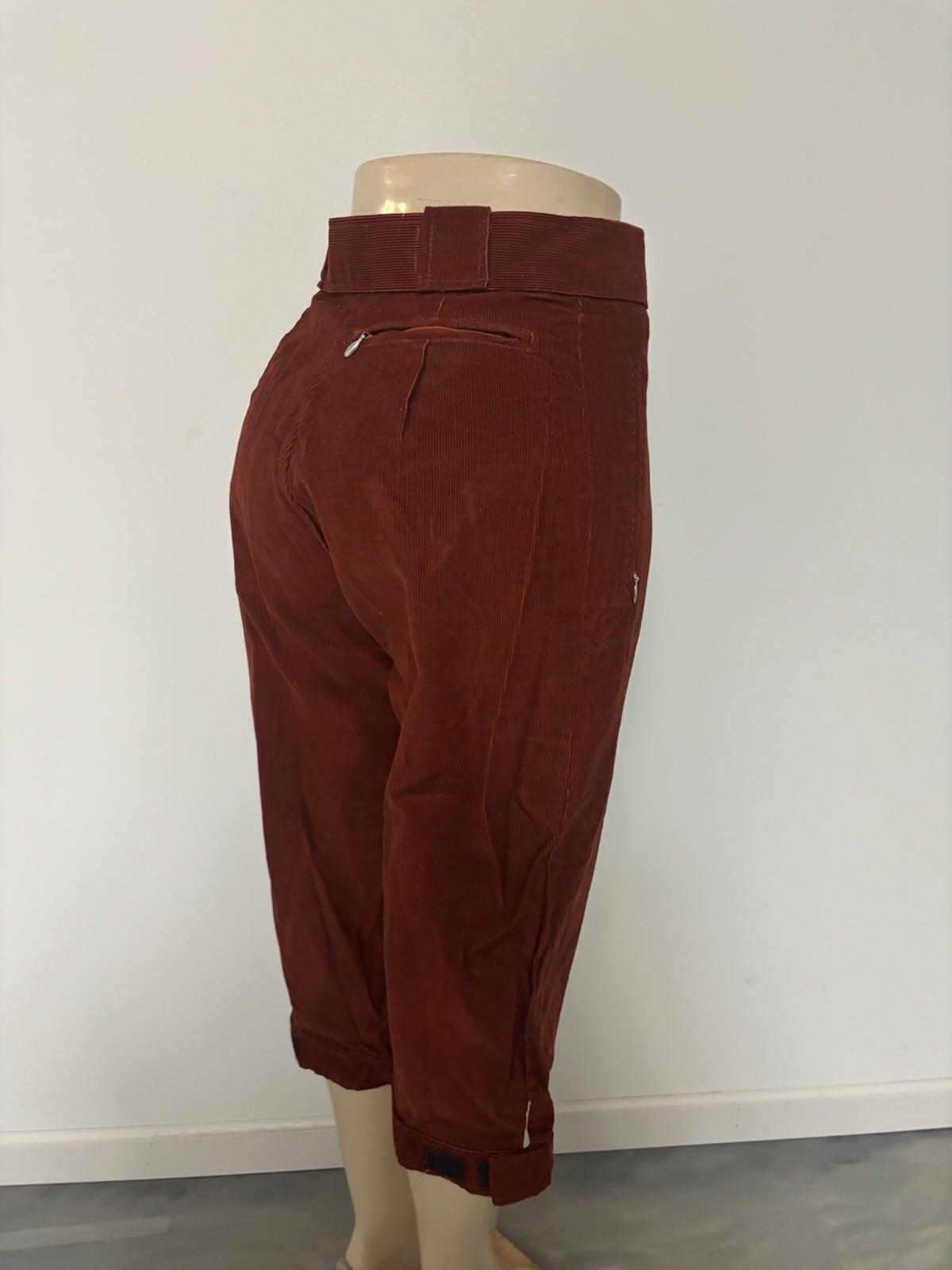 Sunbuster Vintage 1970s Rust Red Corduroy High-waisted Capri Pants by | Small