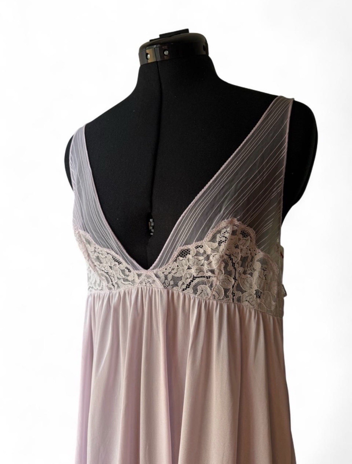 Vintage Lavender Lace Trim Nylon V-Neck Sleeveless Nightgown Size L