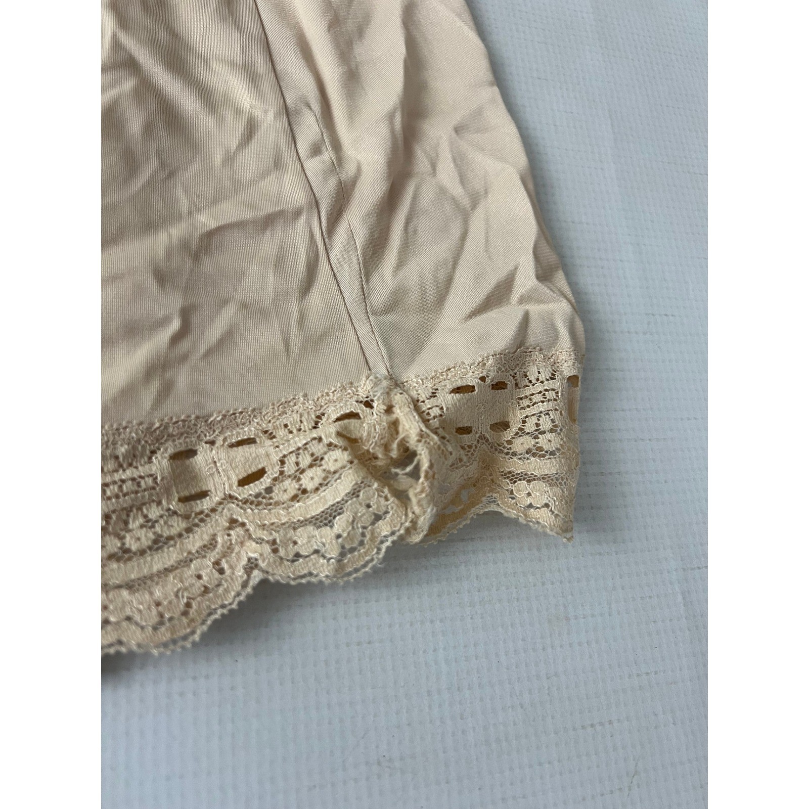 Olga Half Slip Skirt Womens Size S Beige Vintage Lace Trim Style 963T