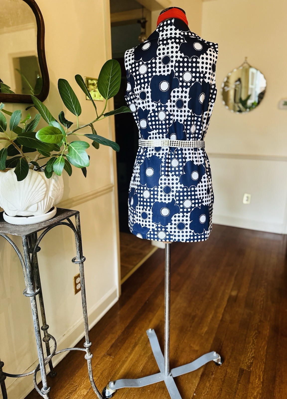 Vintage 60s/70s Mod Sheath Mini Dress Navy Blue White