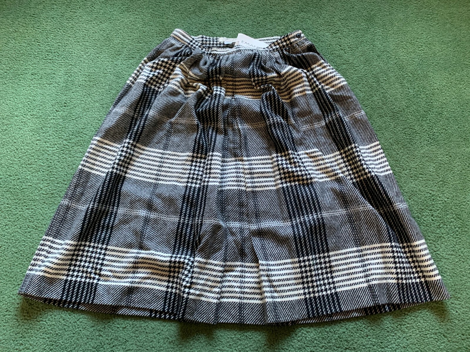 VINTAGE WOMENS JAEGER LONDON WOOL BLACK & WHITE TARTAN PLAID SKIRT KILT