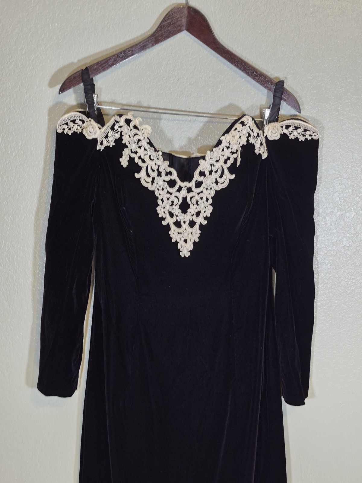 Vintage Cachet by Bari Protas Black Velvet Lace Collar Off The Shoulder Gown