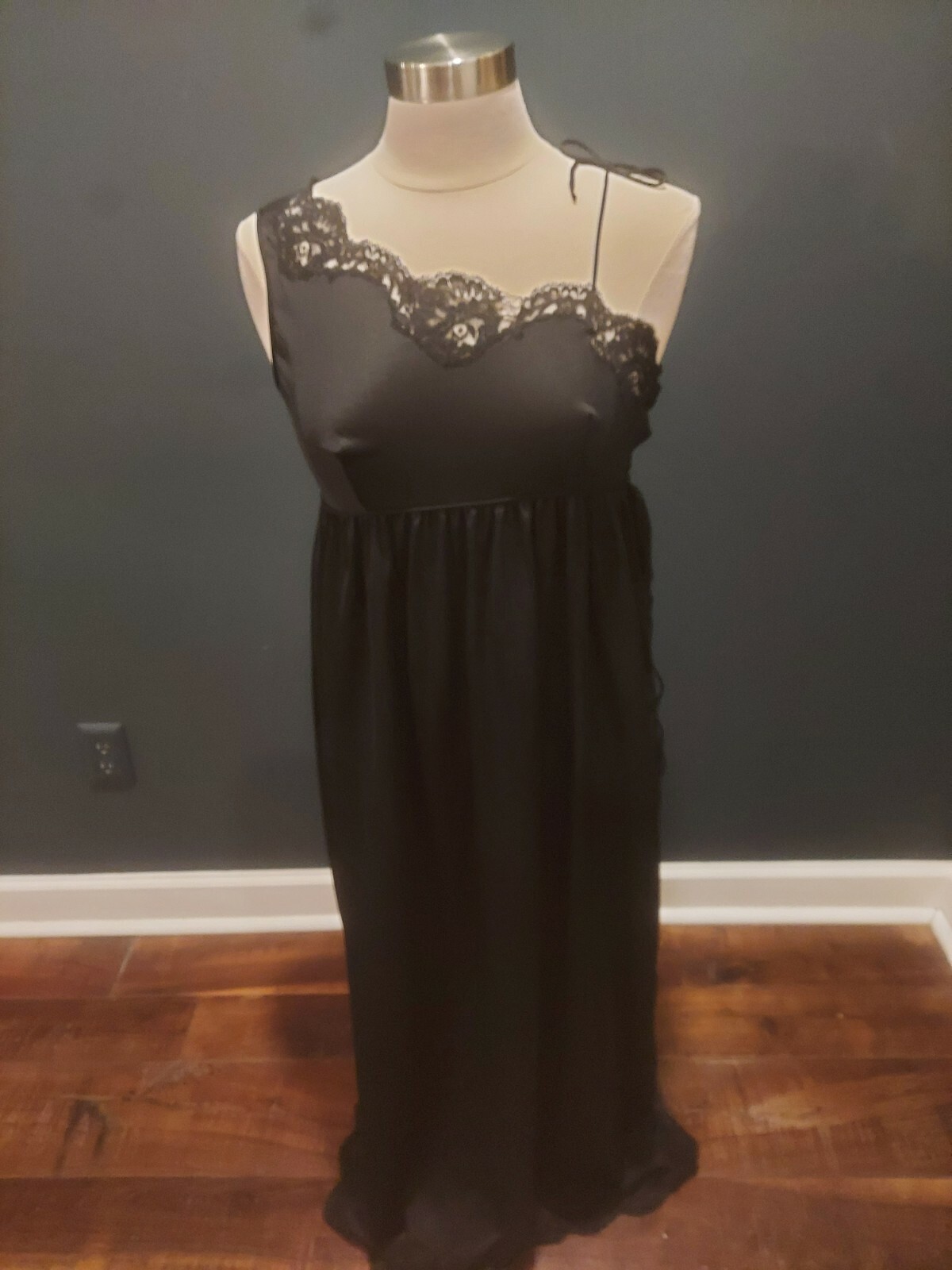 Vintage Eye Full By Flaums for B. Altman One Shoulder Nylon Nightgown Size 34